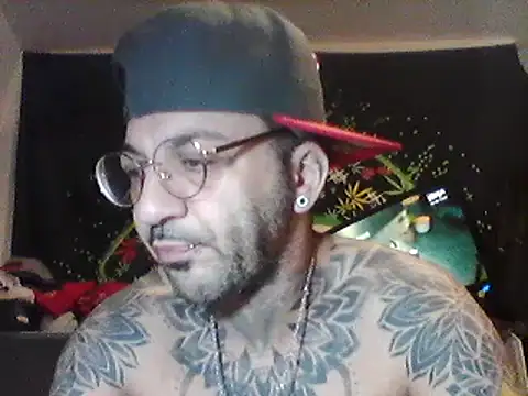 Snapshot of MagicStickBoy chatting on May 2026 06:32:01 AM MagicStickBoy online show from May 2026 06:32:01 AM