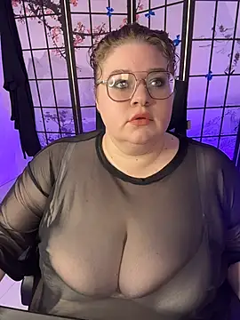 Snapshot of DriveThruChloe chatting on August 2026 01:21:01 PM DriveThruChloe online show from August 2026 01:21:01 PM