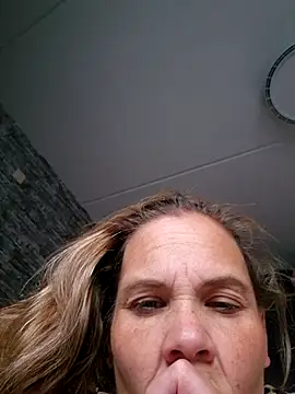 Snapshot of JoyceAndFriends chatting on August 2026 06:39:01 PM JoyceAndFriends online show from August 2026 06:39:01 PM