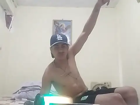 TitanMedina online show from August 2026 05:37:01 PM