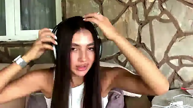 Snapshot of Ellya_ chatting on August 2026 02:08:01 PM Ellya online show from August 2026 02:08:01 PM