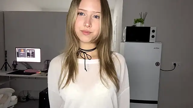 Snapshot of ZenyBieta chatting on August 2026 07:05:01 PM ZenyBieta online show from August 2026 07:05:01 PM