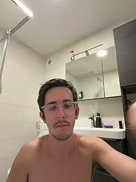 Snapshot of skinnyguy318 chatting on August 2026 01:57:02 PM skinnyguy318 online show from August 2026 01:57:02 PM