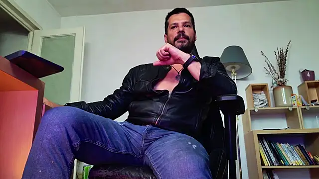 Snapshot of ChrisKox chatting on June 2026 05:15:02 PM ChrisKox online show from June 2026 05:15:02 PM