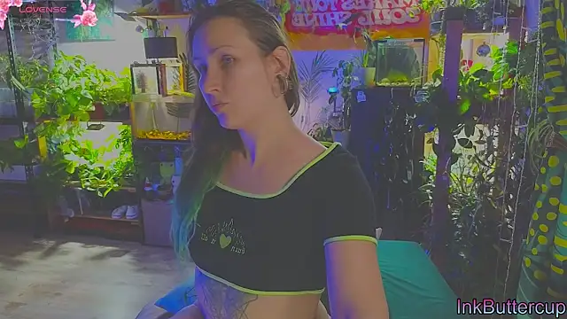 Dead Butterfly online show from October 2025 02:54:02 AM