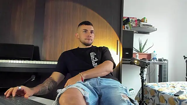 logan smith online show from April 2026 09:23:01 PM