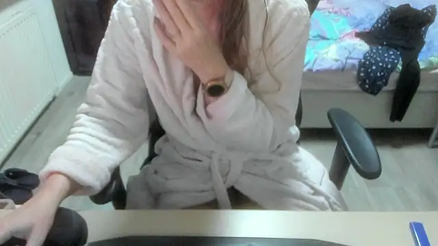 minoesje37 online show from January 2026 08:34:01 PM