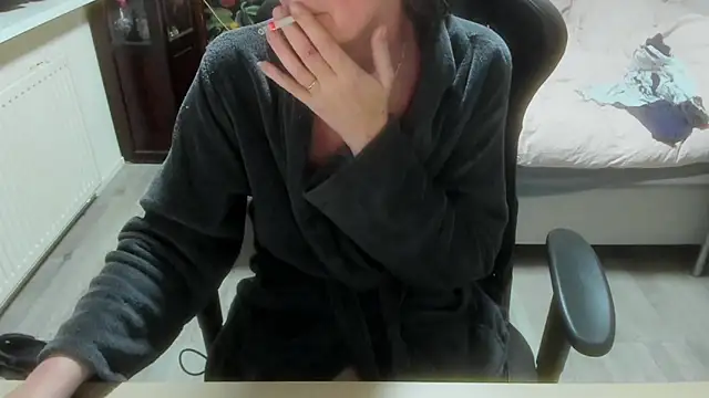 minoesje37 online show from February 2026 08:36:01 PM