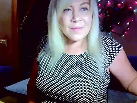 AgoniA7 online show from December 2025 07:21:01 PM