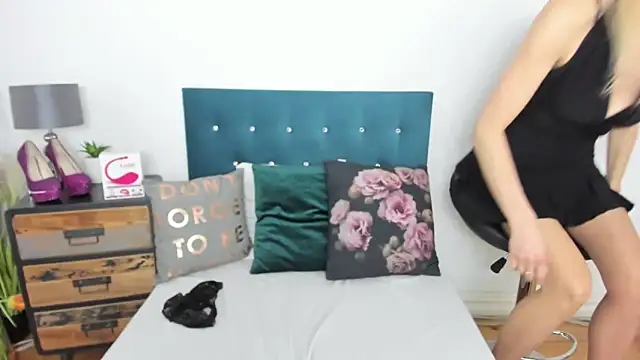 milfNikki online show from March 2025 07:54:02 AM