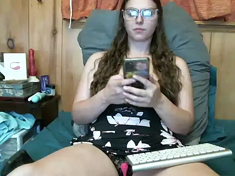 Snapshot of katie_kitten38 chatting on September 2025 02:49:02 PM katie kitten38 online show from September 2025 02:49:02 PM