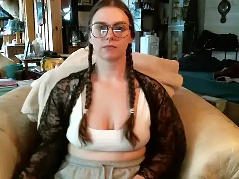 Snapshot of katie_kitten38 chatting on January 2026 01:35:02 PM katie kitten38 online show from January 2026 01:35:02 PM