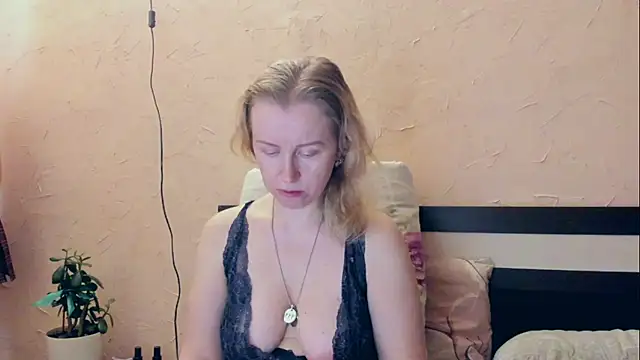 Snapshot of I_AM_MILF chatting on May 2026 07:37:01 AM I AM MILF online show from May 2026 07:37:01 AM