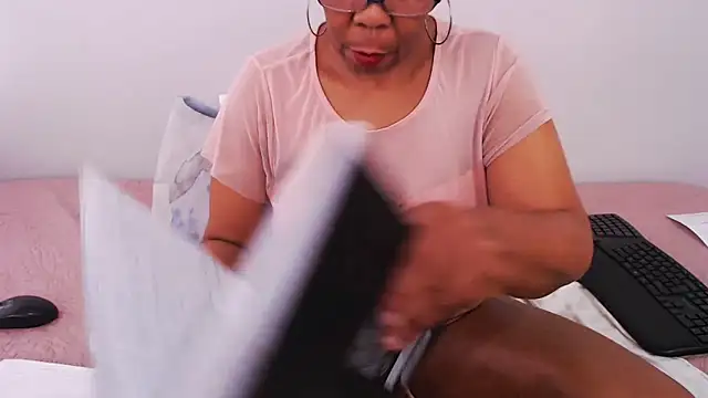 Snapshot of SuperNova40 chatting on January 2026 04:39:02 AM SuperNova40 online show from January 2026 04:39:02 AM