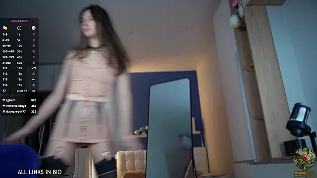 LAUREL HAZEL online show from February 2025 10:00:02 PM