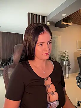 Carolina Novoa online show from November 2025 01:34:02 PM