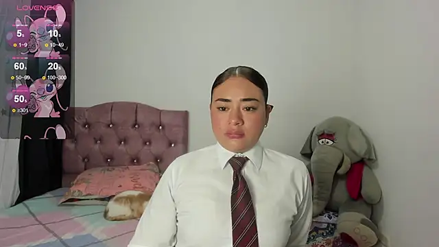 Snapshot of ReyleDoll chatting on April 2026 11:07:01 PM ReyleDoll online show from April 2026 11:07:01 PM