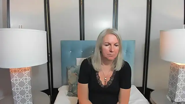 EricaTop online show from November 2025 05:23:01 PM