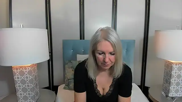 Snapshot of EricaTop chatting on February 2026 09:32:02 PM EricaTop online show from February 2026 09:32:02 PM