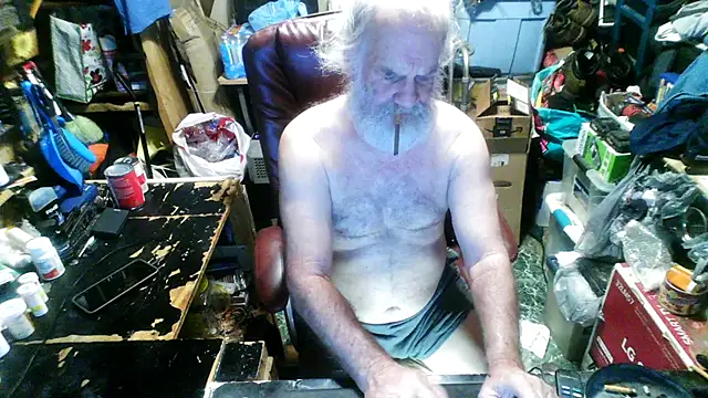 Snapshot of russtee chatting on December 2025 10:16:01 PM russtee online show from December 2025 10:16:01 PM