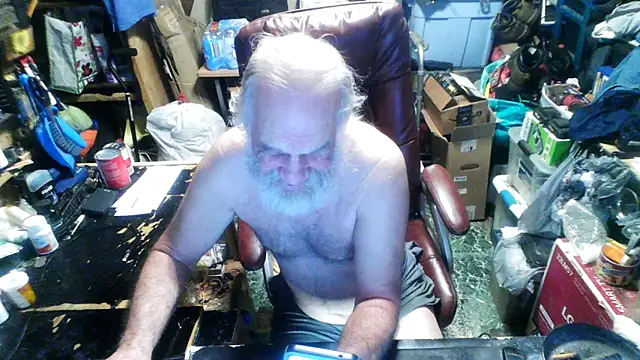 Snapshot of russtee chatting on December 2025 11:22:01 PM russtee online show from December 2025 11:22:01 PM