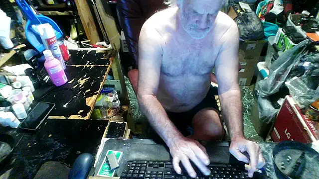 Snapshot of russtee chatting on January 2026 10:12:02 PM russtee online show from January 2026 10:12:02 PM