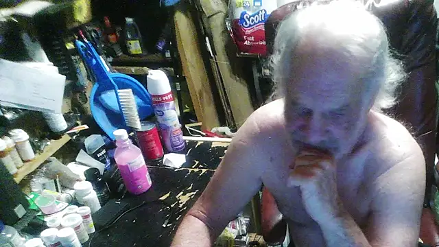 Snapshot of russtee chatting on January 2026 06:31:01 PM russtee online show from January 2026 06:31:01 PM