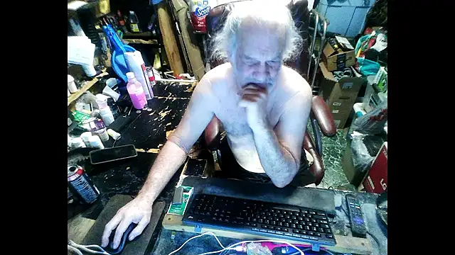 Snapshot of russtee chatting on January 2026 07:30:01 PM russtee online show from January 2026 07:30:01 PM