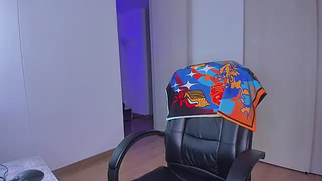 Lisegg  online show from November 2025 10:58:01 AM