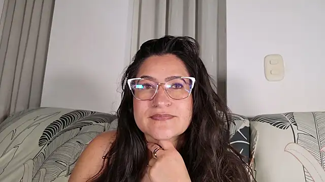 Snapshot of DeesseLuxure chatting on February 2026 06:31:02 AM DeesseLuxure online show from February 2026 06:31:02 AM