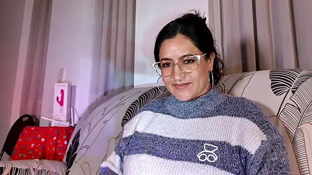 Snapshot of DeesseLuxure chatting on March 2026 04:29:02 AM DeesseLuxure online show from March 2026 04:29:02 AM