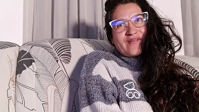 Snapshot of DeesseLuxure chatting on March 2026 06:30:02 AM DeesseLuxure online show from March 2026 06:30:02 AM