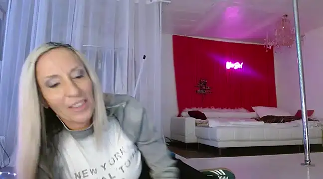 Snapshot of Sweet-Ginger chatting on December 2024 10:45:02 PM Sweet-Ginger online show from December 2024 10:45:02 PM