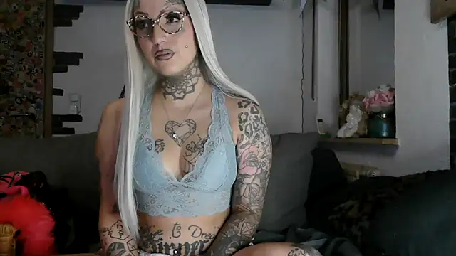 Snapshot of RoxxyInk chatting on February 2026 01:33:01 AM RoxxyInk online show from February 2026 01:33:01 AM