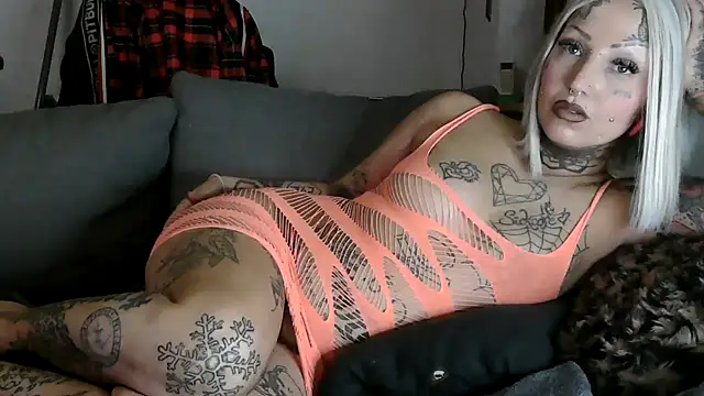 Snapshot of RoxxyInk chatting on February 2026 01:07:02 AM RoxxyInk online show from February 2026 01:07:02 AM