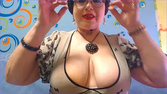 Snapshot of NaughtyMOM4uX chatting on March 2025 08:58:02 AM NaughtyMOM4uX online show from March 2025 08:58:02 AM