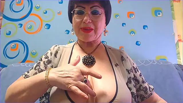 Snapshot of NaughtyMOM4uX chatting on October 2025 04:43:01 AM NaughtyMOM4uX online show from October 2025 04:43:01 AM