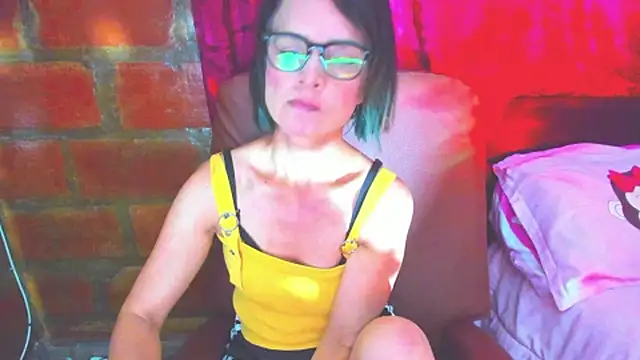 Snapshot of BrianaGarner chatting on June 2026 05:40:02 PM BrianaGarner online show from June 2026 05:40:02 PM