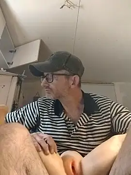 ROBERT0516 online show from November 2025 01:18:02 PM