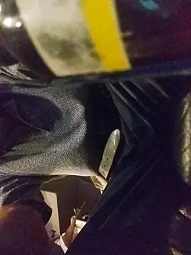 ROBERT0516 online show from February 2026 10:57:02 PM