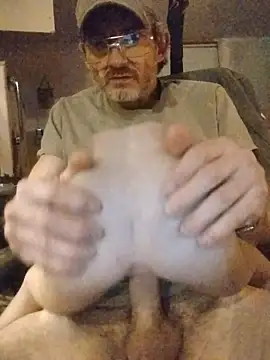 ROBERT0516 online show from April 2026 10:21:02 PM