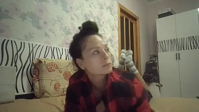 LindaStarS online show from October 2025 06:07:01 PM