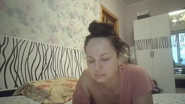 LindaStarS online show from December 2025 02:00:01 PM