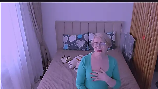 sabrinamacmarren online show from April 2026 01:23:02 PM