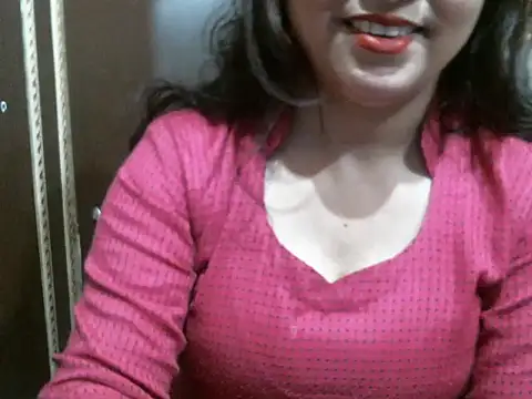 Snapshot of UrsMansi chatting on February 2025 06:44:01 PM UrsMansi online show from February 2025 06:44:01 PM