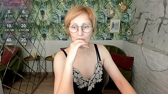 Snapshot of Paris_Cherry chatting on May 2026 01:05:02 PM Paris Cherry online show from May 2026 01:05:02 PM