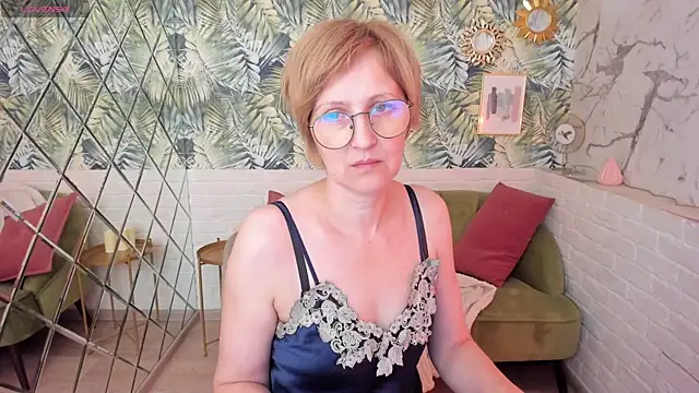Snapshot of Paris_Cherry chatting on May 2026 06:04:01 PM Paris Cherry online show from May 2026 06:04:01 PM