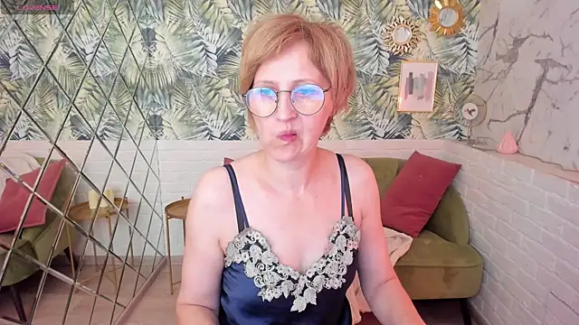 Snapshot of Paris_Cherry chatting on May 2026 06:09:01 PM Paris Cherry online show from May 2026 06:09:01 PM