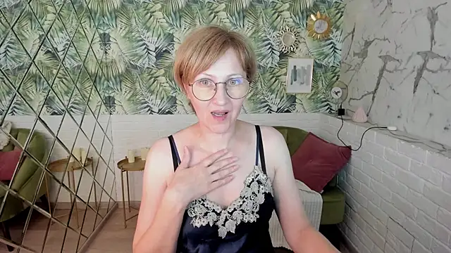 Snapshot of Paris_Cherry chatting on June 2026 06:12:01 PM Paris Cherry online show from June 2026 06:12:01 PM