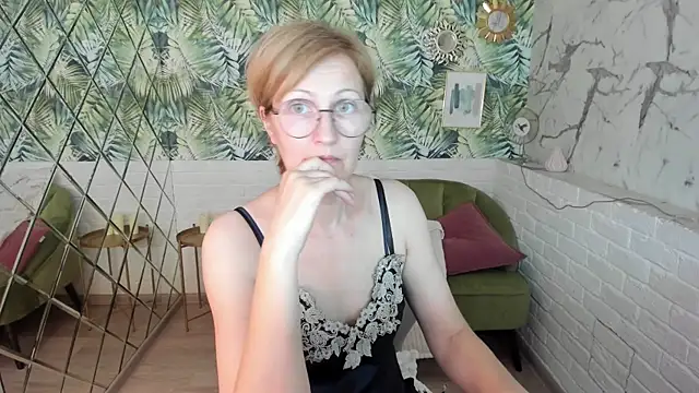 Paris Cherry online show from June 2026 06:03:01 PM